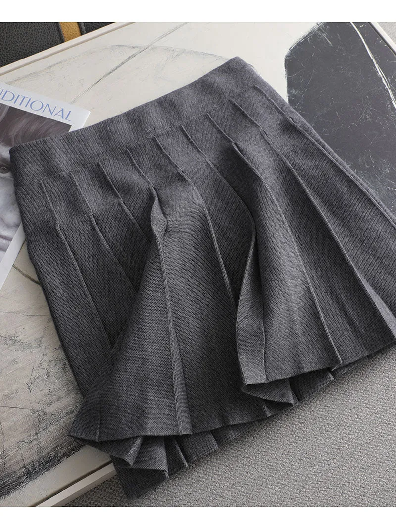 Pleated short skirt