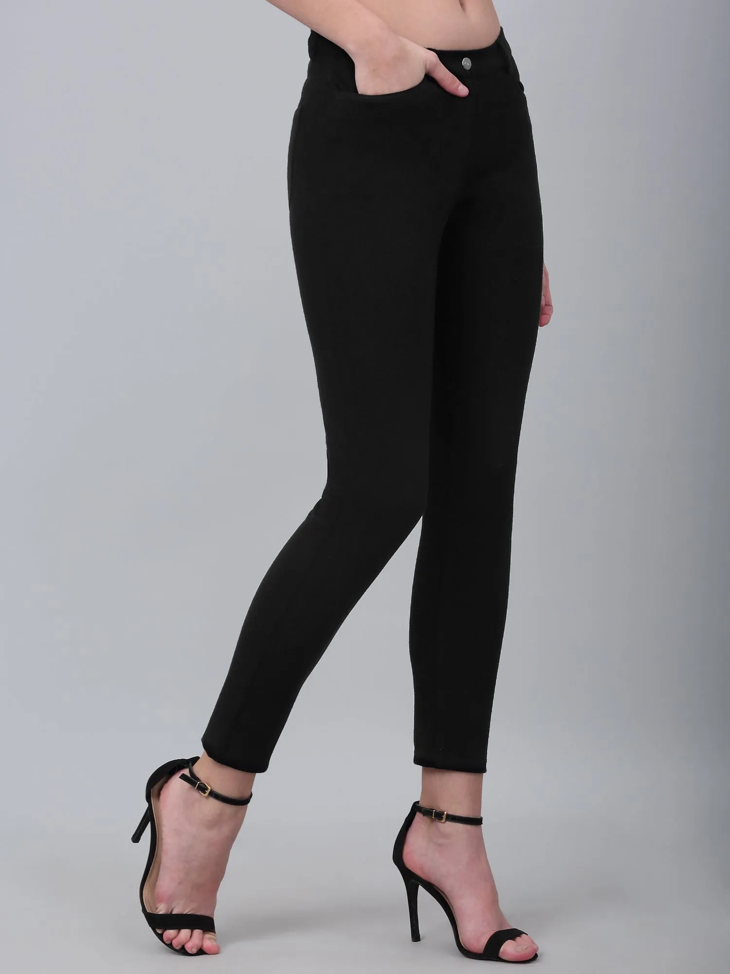 Women's Black Solid Jegging Pant